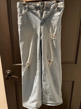 Light Wash Distressed Jeans - Casual Wide Leg